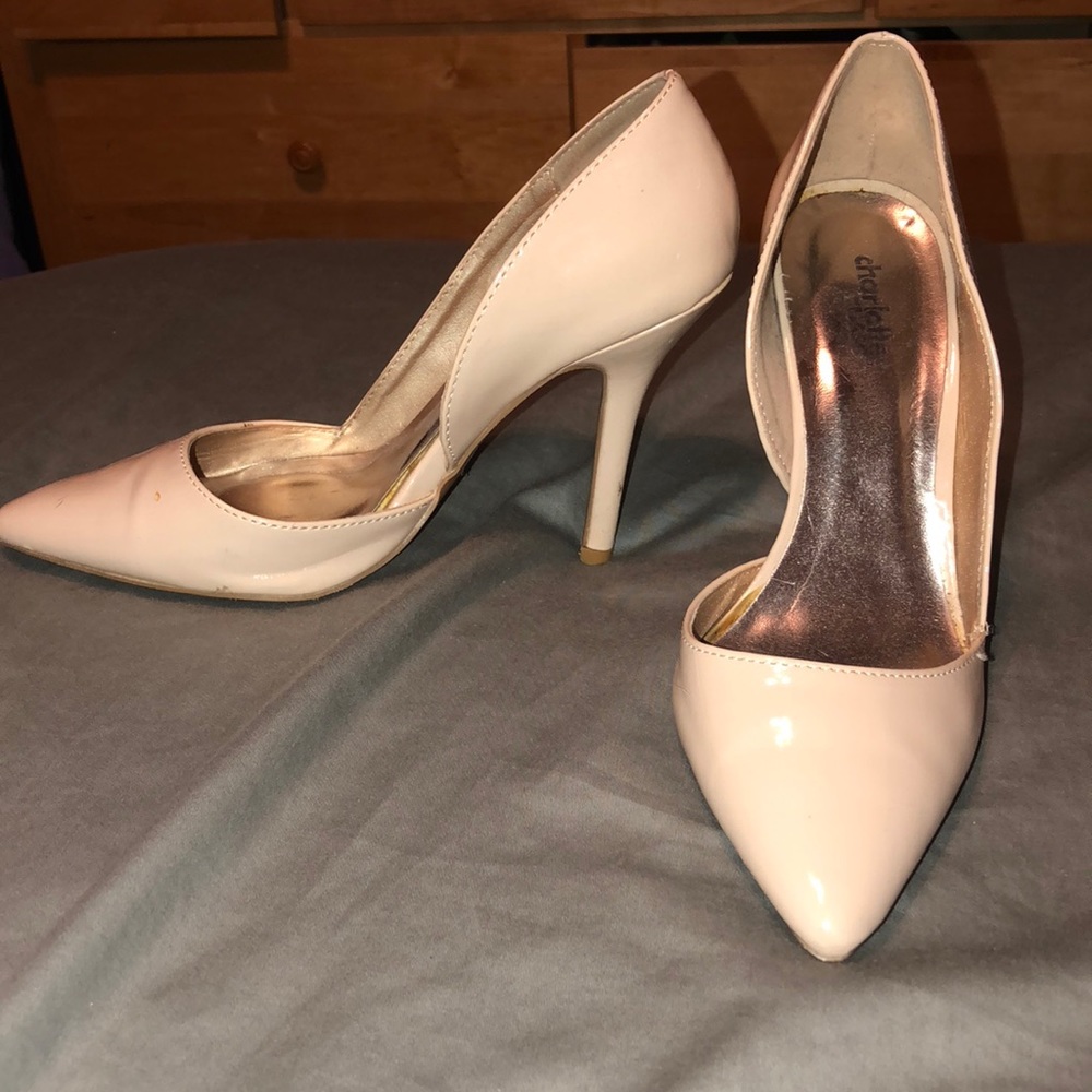 Nude pumps!